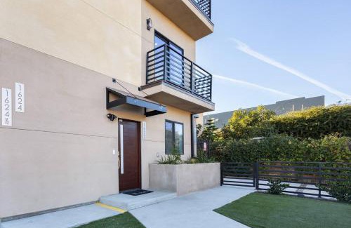 Historic Filipinotown Maison | Fresh & New Downtown La Condo!