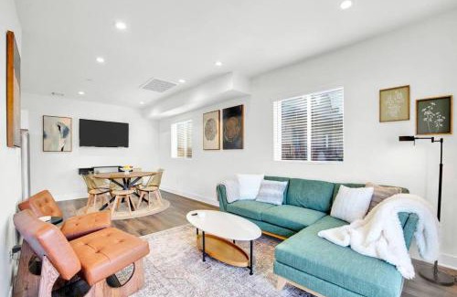 Historic Filipinotown Maison | Fresh & New Downtown La Condo!