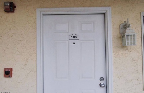 Ocean City Appartement | FRESHLY PAINTED, BRAND NEW CARPET, BRAND NEW REFRIGERATOR - 11/1 MOVE-IN.