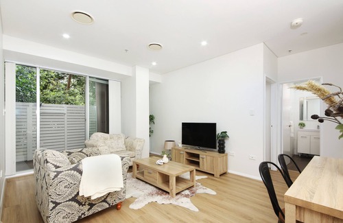 Mascot Appartement | Freshly Renovated Garden Apartment Walking Distance to Mascot Train Station