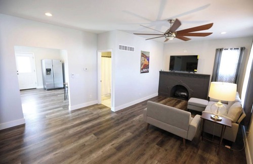 Imperial Maison | Freshly updated bungalow near Kimmswick and major highways- Prime Location