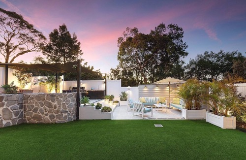 North Manly Villa | Freshwater Pearl - a stunning luxury retreat, close to beaches and shops!