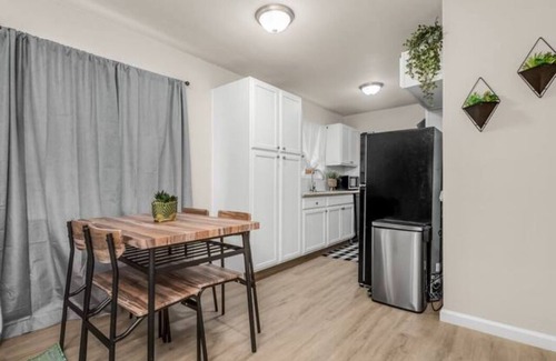 Raisin Appartement | Fresno Apt | Parking | 1/1 |Near Gazebo Gardens
