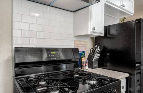 Raisin Appartement | Fresno Apt | Parking | 1/1 |Near Gazebo Gardens