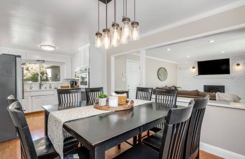 Raisin Maison | Fresno House, Sleep No. Beds, BBQ, Fire Pit, 4 Bed: 2 Bath