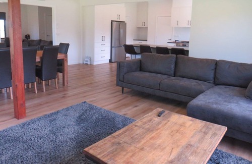 Barwite Maison | FRIDAY'S: 4 BR, 2 BA House in Barwite, Sleeps 10