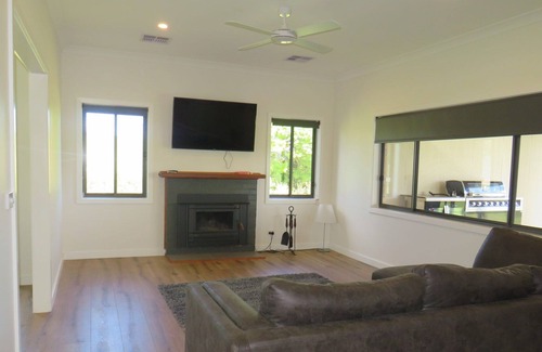 Barwite Maison | FRIDAY'S: 4 BR, 2 BA House in Barwite, Sleeps 10