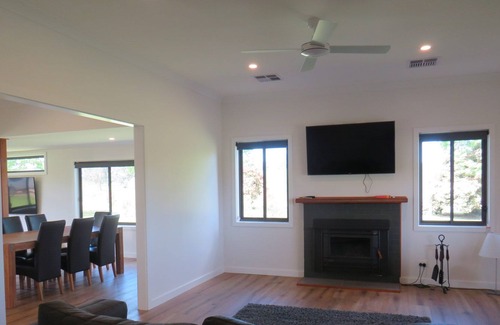Barwite Maison | FRIDAY'S: 4 BR, 2 BA House in Barwite, Sleeps 10