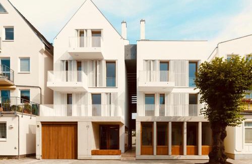 Warnemuende Appartement | "Friedrich und Franz" by FeWoZauber, 8 Pers, Zentral, 250m Strand, Tiefgarage, Design Architektur