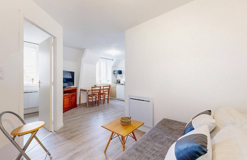 Ecartelee-Bonabry-Orieres-Paron Appartement | Friendly and functional apartment in the heart of the town of Fougeres.