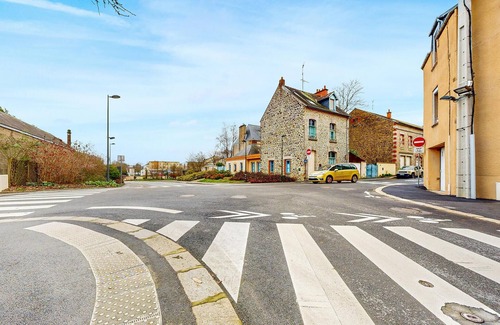 Ecartelee-Bonabry-Orieres-Paron Appartement | Friendly and functional apartment in the heart of the town of Fougeres.