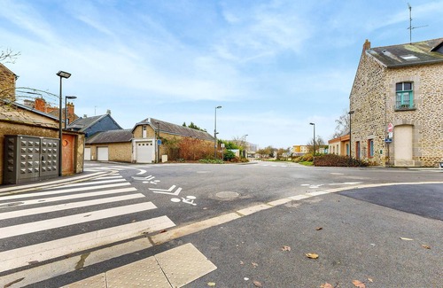 Ecartelee-Bonabry-Orieres-Paron Appartement | Friendly and functional apartment in the heart of the town of Fougeres.