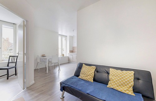 Ecartelee-Bonabry-Orieres-Paron Appartement | Friendly and functional apartment in the heart of the town of Fougeres.