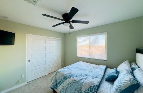 Laveen Maison | Friendly Host Near Loop 202 with Mountain views