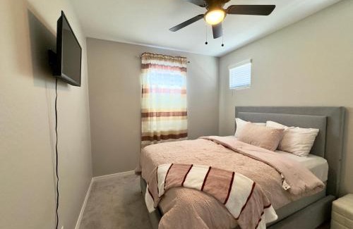 Laveen Maison | Friendly Host Near Loop 202 with Mountain views