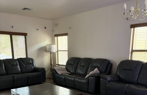 Avondale Maison | Friendly peaceful home in a good neighborhood