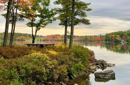 Wolfeboro Maison | Friendly Pines Cabin