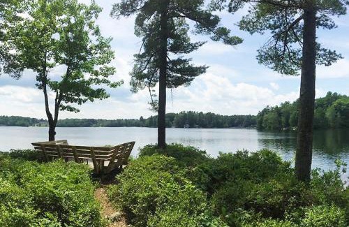 Wolfeboro Maison | Friendly Pines Cabin