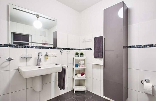 Saaldorf-Surheim Appartement | ***Ferienwohnung 45 qm mit 1 separatem Schlafzimmer