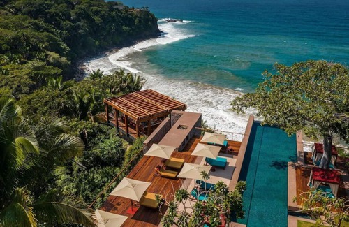 Lo de Marcos Maison | Friends and Family Gulf Getaway! Outdoor Pools, Beachfront, Free Parking!