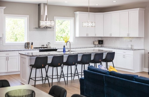 Buena Vista Maison | Friends in Skyline Places - Luxurious Brand New Build, Great for Groups, 10 min to Downtown Nash!