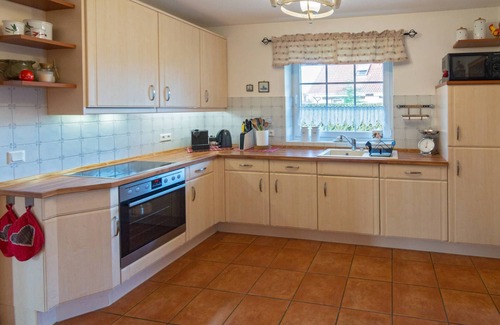 Norddeich Maison | Friesenhaus Heike, 6 Personen Zzgl. Kleinkind, Garten, 3 Schlafzimmer, 128 m²