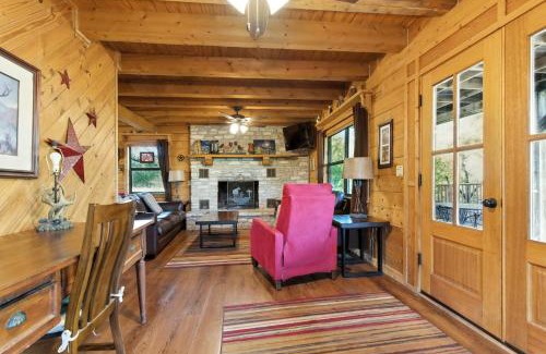 Leakey Maison | Frio Rivers Edge in the Heart of Hill Country cabin