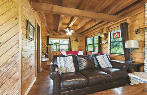 Leakey Maison | Frio Rivers Edge in the Heart of Hill Country cabin