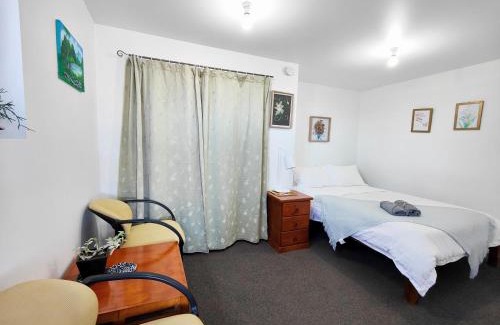 Johnsonville Appartement | from 128 for two bedrooms property in Wellington