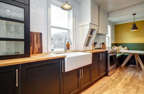 Picton Appartement | From HGTV Marigold Suite in county farmhouse