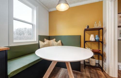Picton Appartement | From HGTV Marigold Suite in county farmhouse