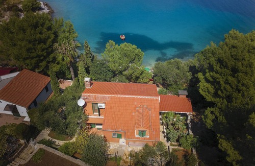 Vinisce Maison | De la cour à la mer.
