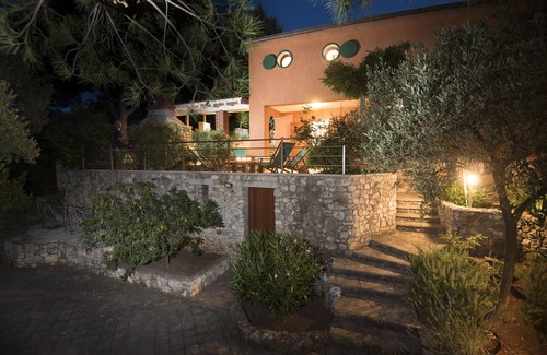 Vinisce Maison | De la cour à la mer.