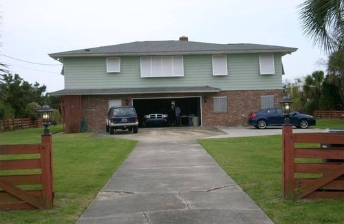 Sullivan's Island Maison | Front Beach Beautiful View 3 Bedroom Home