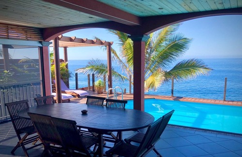 Saint-Pierre De La Reunion Villa | FRONT de MER, Villa de Standing, à 20 m de l’Océan, piscine, Saint-Pierre.