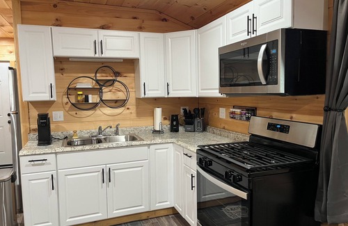 Lawrenceville Maison | Front porch sitting Tiny home