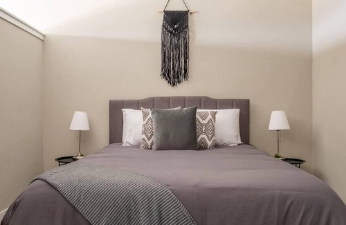 Security Acres Appartement | Frontdesk | Bright 1 BR Apt in Old Town Scottsdale