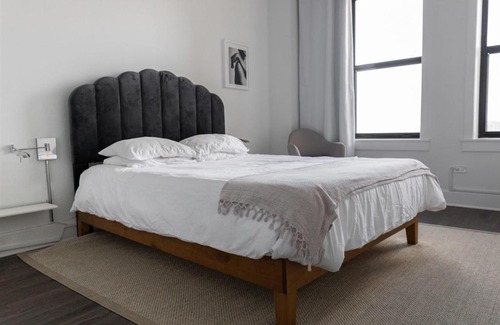 East Hyde Park Appartement | FRONTDESK Dashing 1 BR Apt near The Smart Museum