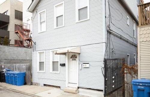 Noble Square Appartement | FRONTDESK Updated 1BR Apt in River West