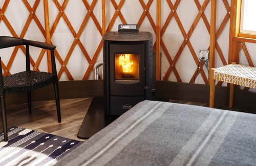 Center Maison | Frontier Drive-Inn | Yurt 4