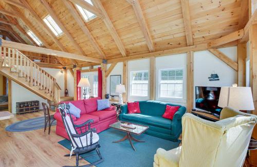 Standish Maison | Frye Island Family Cabin with Lake and Beach Access!