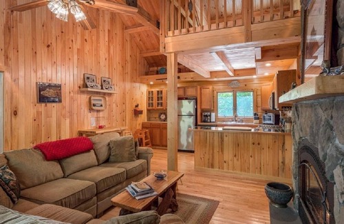 Standish Maison | Paradis de l'île Frye - Cabane rénovée sur le lac Sebago - À un trajet en ferry