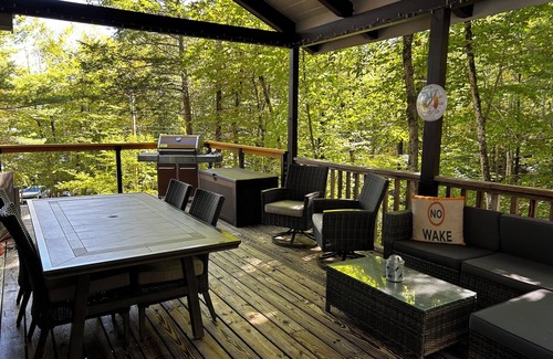 Standish Maison | Frye Island, Sebago Lake, Maine - Available Monday-Friday - Single Family