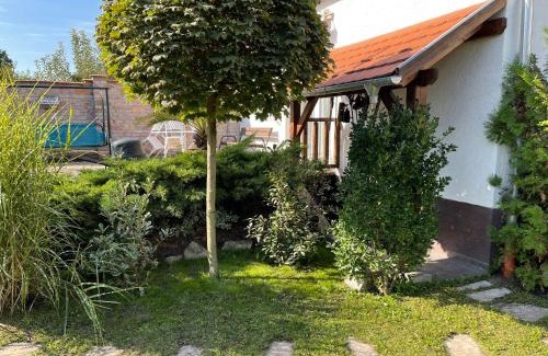 Alsorakos Maison | Full 2BDR Garden House near to Downtown Metro Free Parking