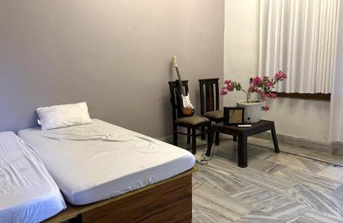 Sarnath Appartement | Full AC 2BHK with Kitchen near Temple