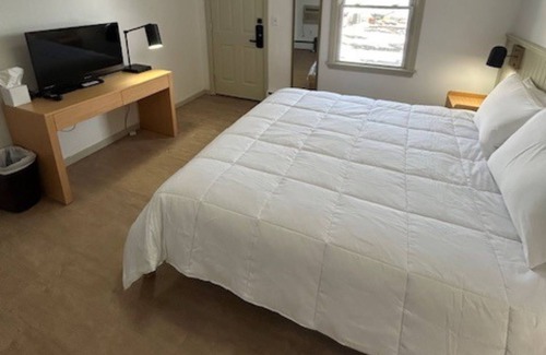 Watkins Glen Maison | Full Accessible Inn Room - NFAI