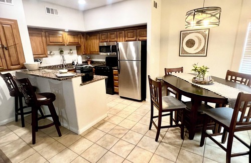 Mesquite Copropriété | Full amenities in kitchen, bathroom and bedrooms with gym, Pool and Hot Tub