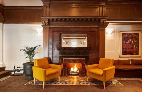 Gayborhood Hôtel | Full Double Delight, The Alexander Inn, 2 Rooms, Historic Neighbourhood