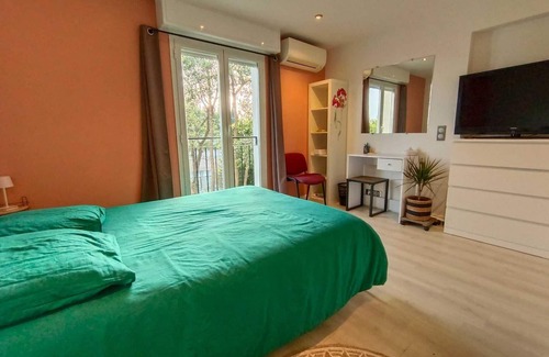 Saint Pierre de Feric Lit Et Petit-Déjeuner | Full Floor｜Rest, Calm & Serenity - Chez Benny
