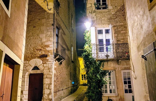 Saint-Gengoux-le-National Maison | Maison de ville entièrement rénovée dans le vieux quartier de St Gengoux